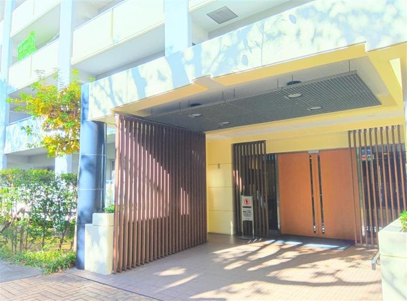 アクティ目黒駅前のエントランス